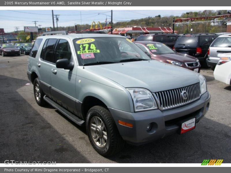 Satellite Silver Metallic / Midnight Grey 2005 Mercury Mountaineer V6 AWD