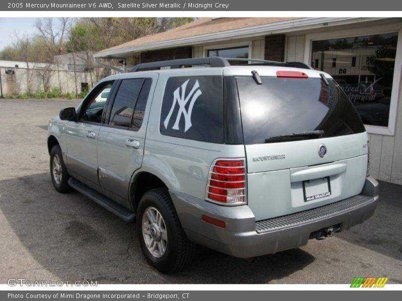 Satellite Silver Metallic / Midnight Grey 2005 Mercury Mountaineer V6 AWD
