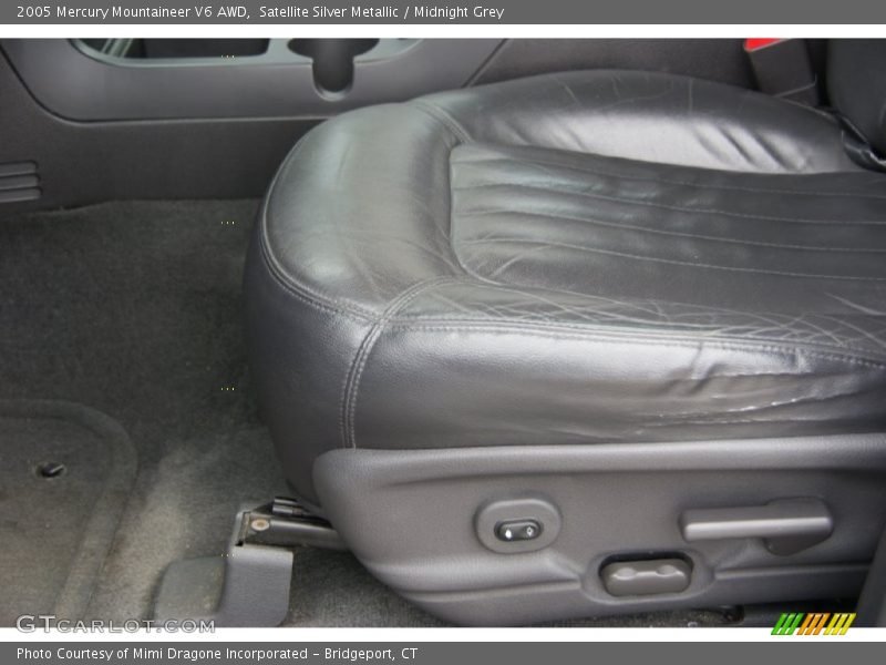 Satellite Silver Metallic / Midnight Grey 2005 Mercury Mountaineer V6 AWD