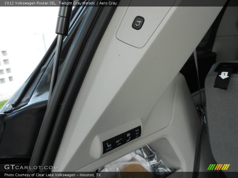 Twilight Gray Metallic / Aero Gray 2012 Volkswagen Routan SEL
