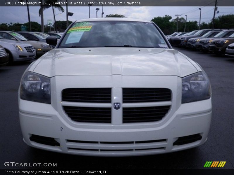 Cool Vanilla White / Dark Slate Gray/Light Graystone 2005 Dodge Magnum SXT