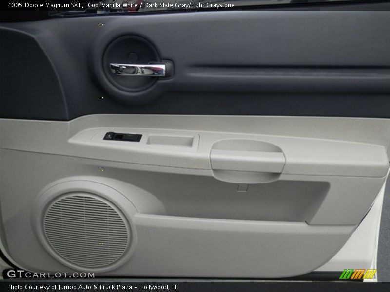 Cool Vanilla White / Dark Slate Gray/Light Graystone 2005 Dodge Magnum SXT