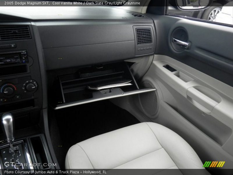 Cool Vanilla White / Dark Slate Gray/Light Graystone 2005 Dodge Magnum SXT
