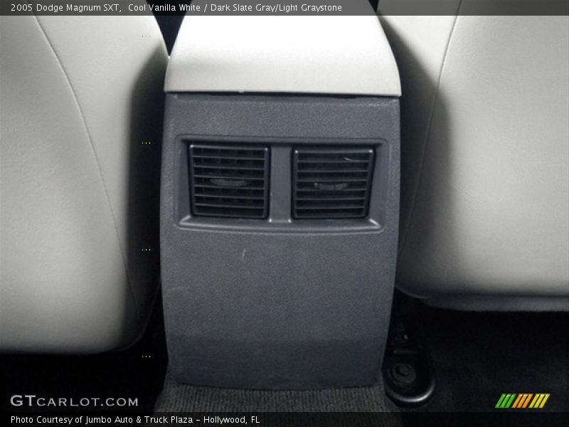 Cool Vanilla White / Dark Slate Gray/Light Graystone 2005 Dodge Magnum SXT