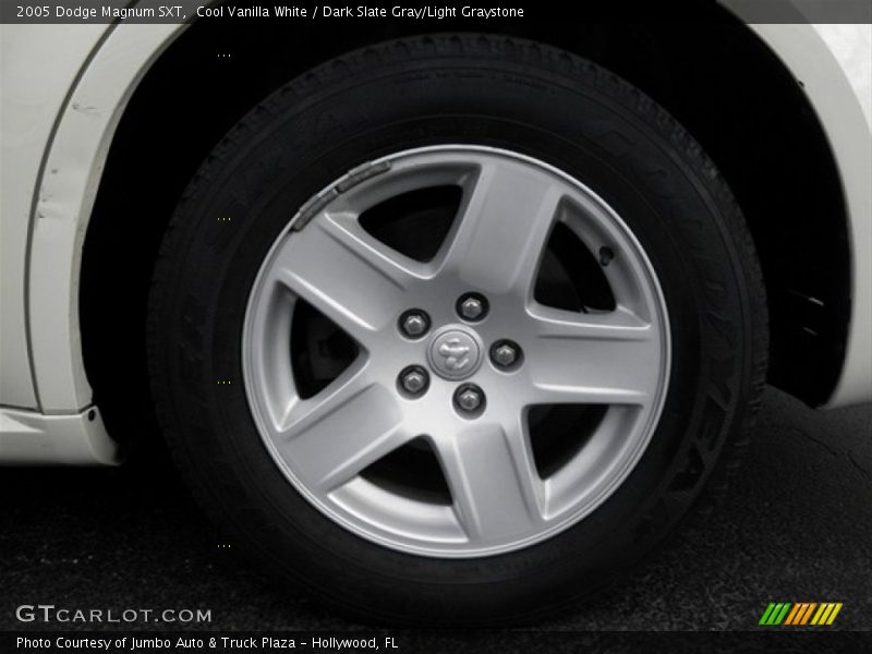 Cool Vanilla White / Dark Slate Gray/Light Graystone 2005 Dodge Magnum SXT
