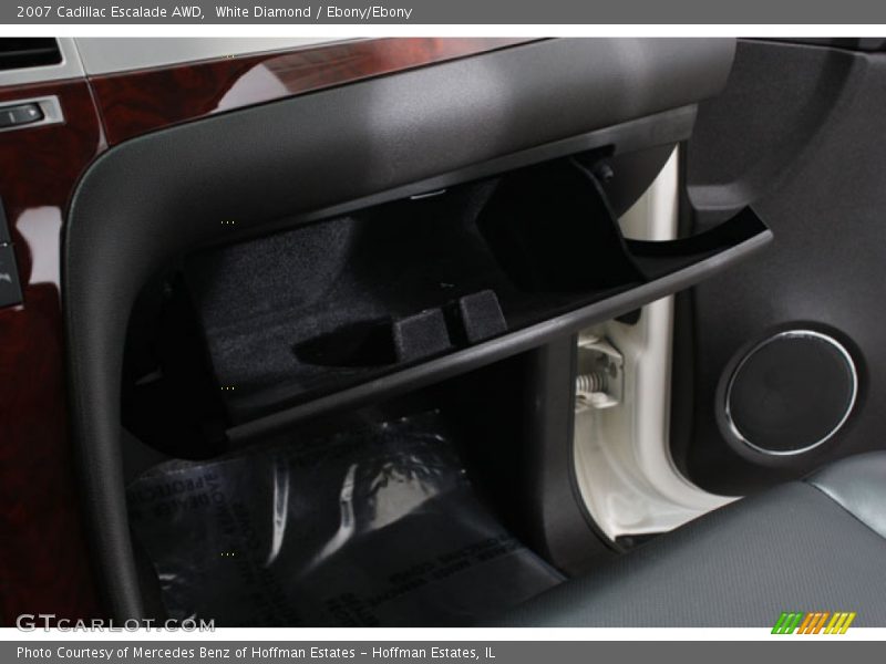 White Diamond / Ebony/Ebony 2007 Cadillac Escalade AWD