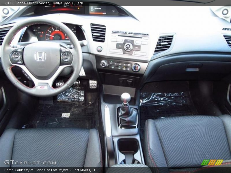 Dashboard of 2012 Civic Si Sedan