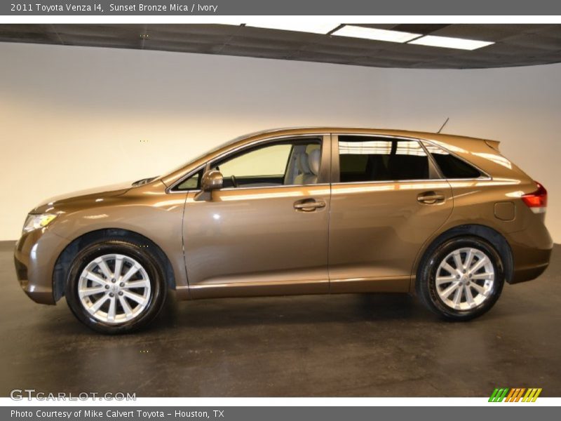 Sunset Bronze Mica / Ivory 2011 Toyota Venza I4