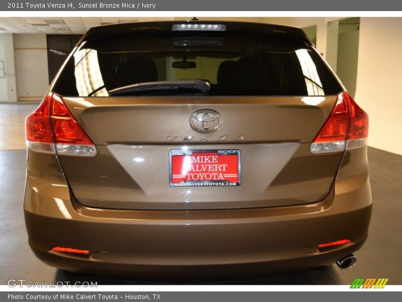 Sunset Bronze Mica / Ivory 2011 Toyota Venza I4