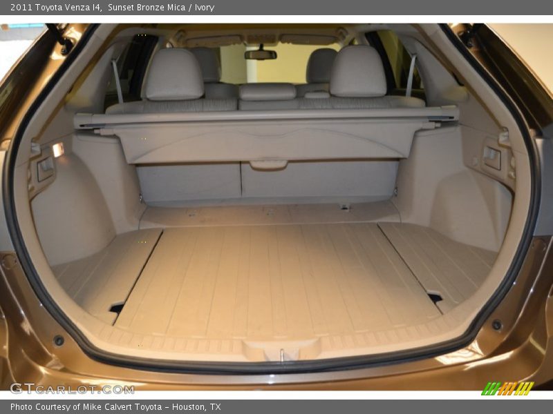 Sunset Bronze Mica / Ivory 2011 Toyota Venza I4