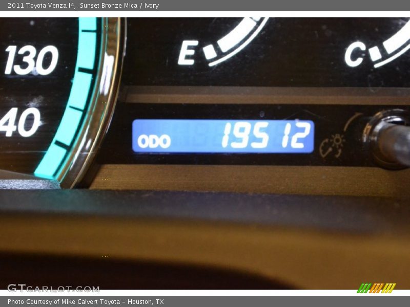 Sunset Bronze Mica / Ivory 2011 Toyota Venza I4