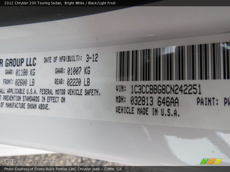 Bright White / Black/Light Frost 2012 Chrysler 200 Touring Sedan