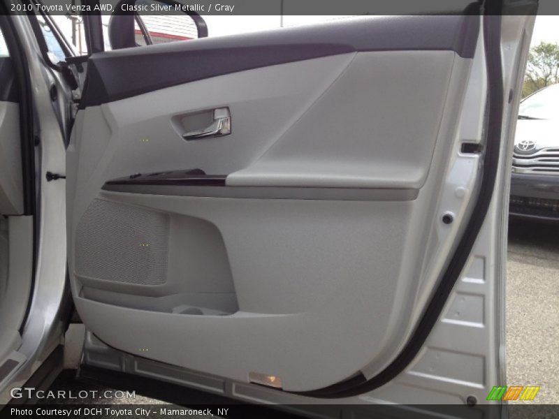 Classic Silver Metallic / Gray 2010 Toyota Venza AWD