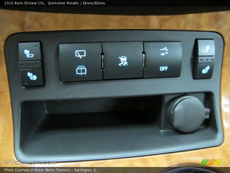 Quicksilver Metallic / Ebony/Ebony 2010 Buick Enclave CXL