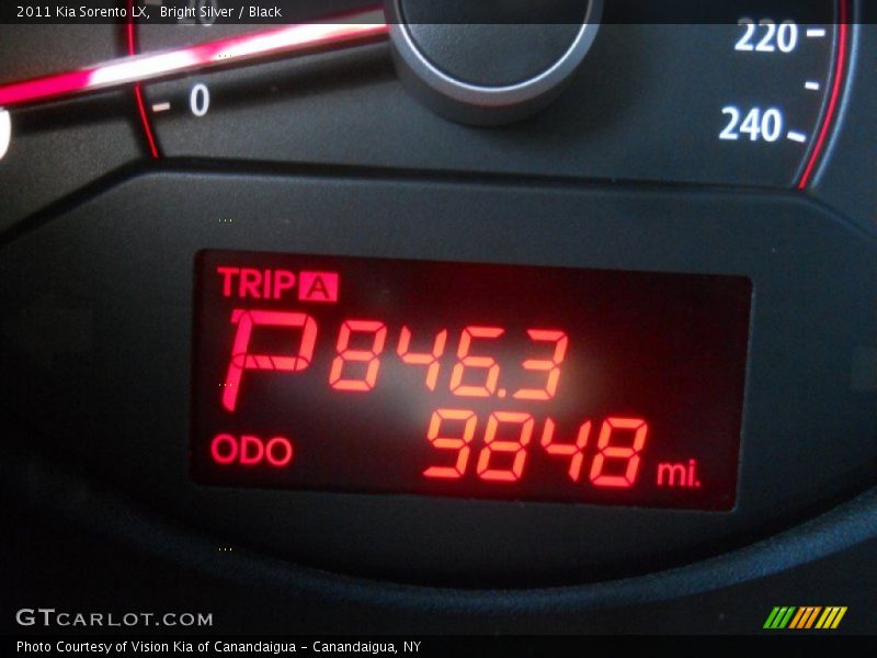 Bright Silver / Black 2011 Kia Sorento LX