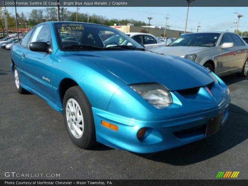 Front 3/4 View of 2000 Sunfire SE Coupe