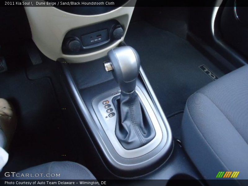 Dune Beige / Sand/Black Houndstooth Cloth 2011 Kia Soul !