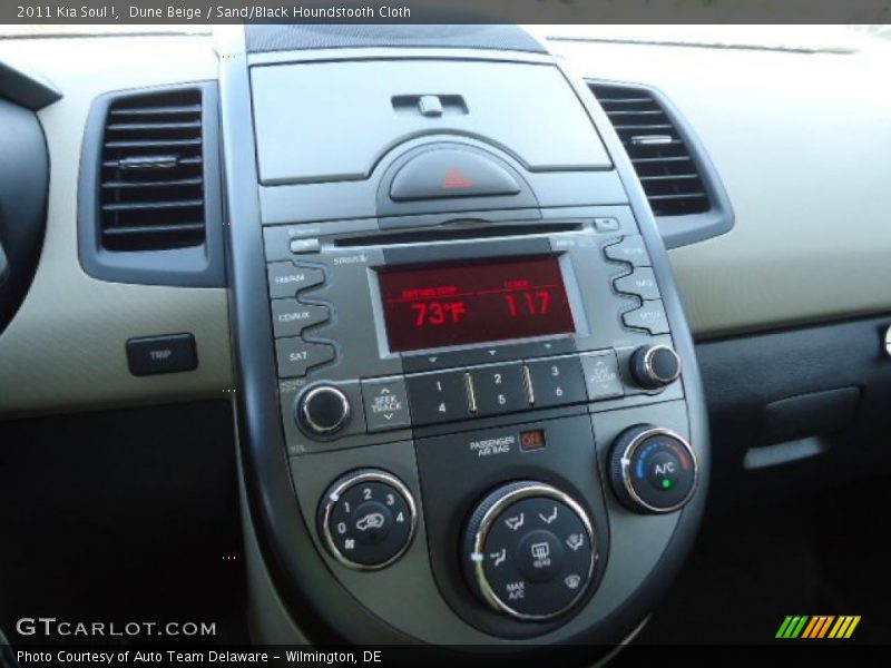 Dune Beige / Sand/Black Houndstooth Cloth 2011 Kia Soul !