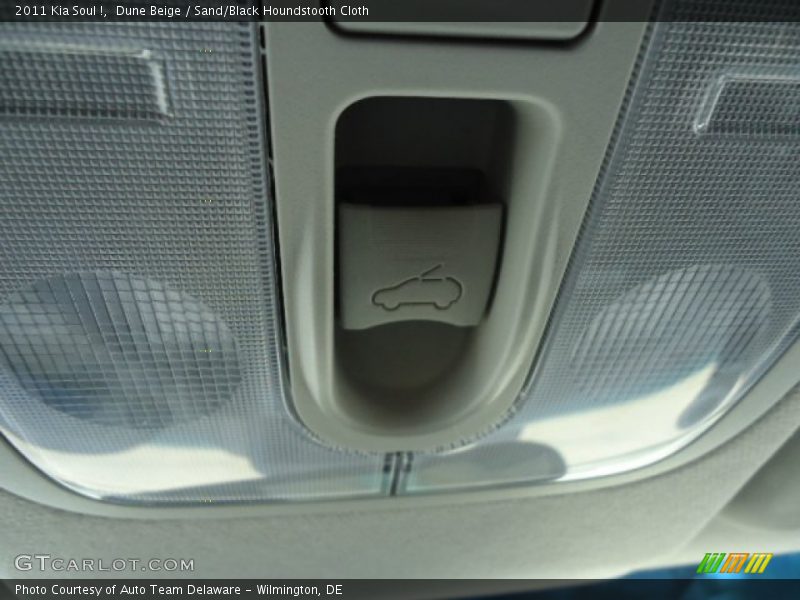 Dune Beige / Sand/Black Houndstooth Cloth 2011 Kia Soul !