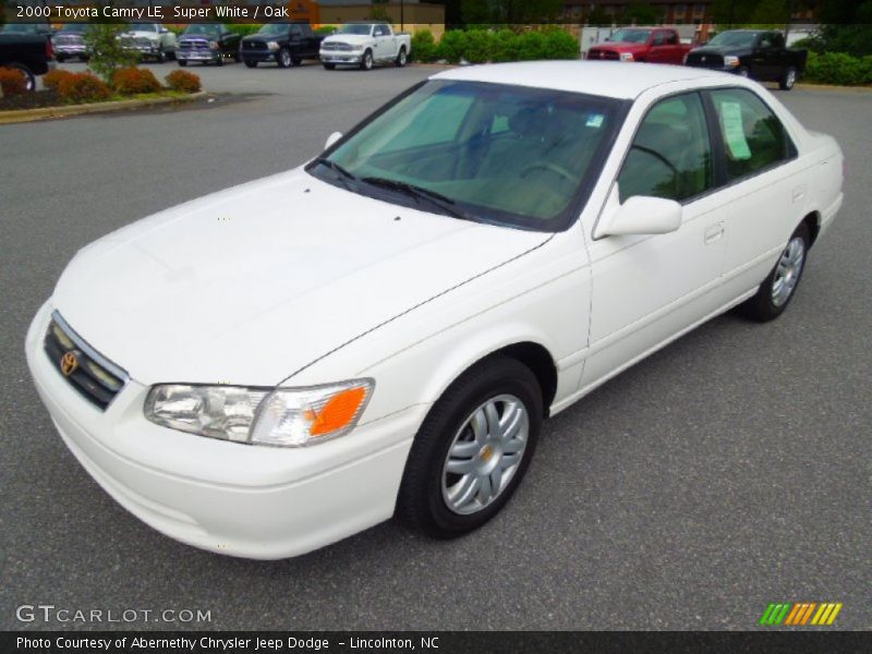 Super White / Oak 2000 Toyota Camry LE