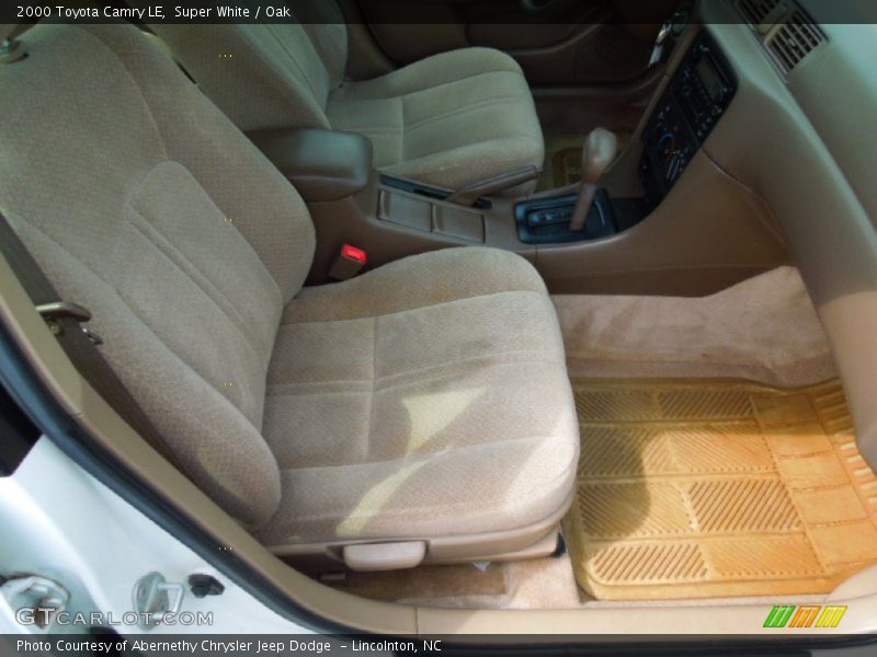Super White / Oak 2000 Toyota Camry LE