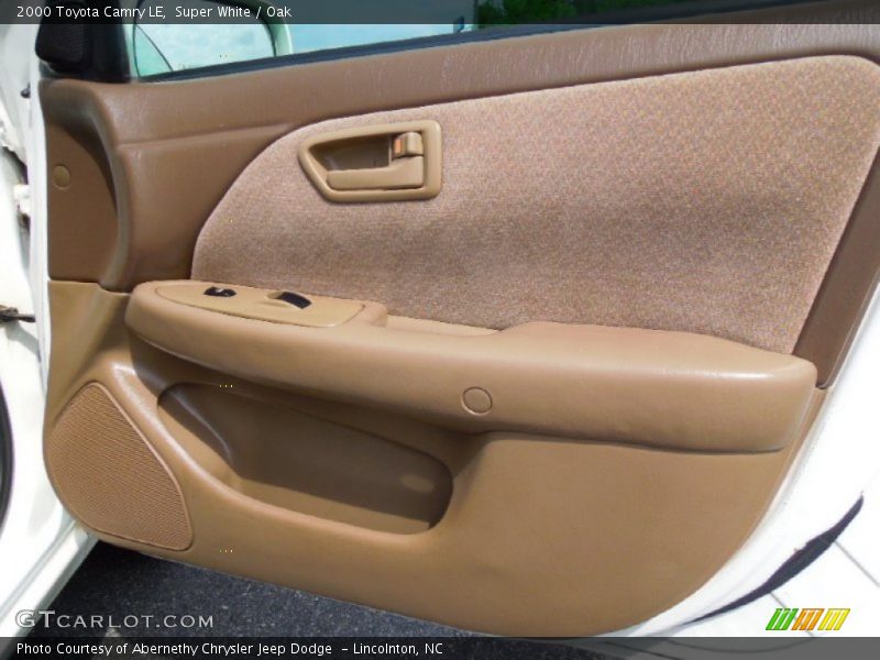 Super White / Oak 2000 Toyota Camry LE