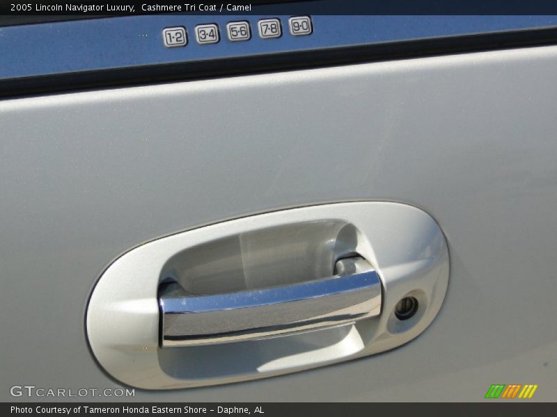 Cashmere Tri Coat / Camel 2005 Lincoln Navigator Luxury