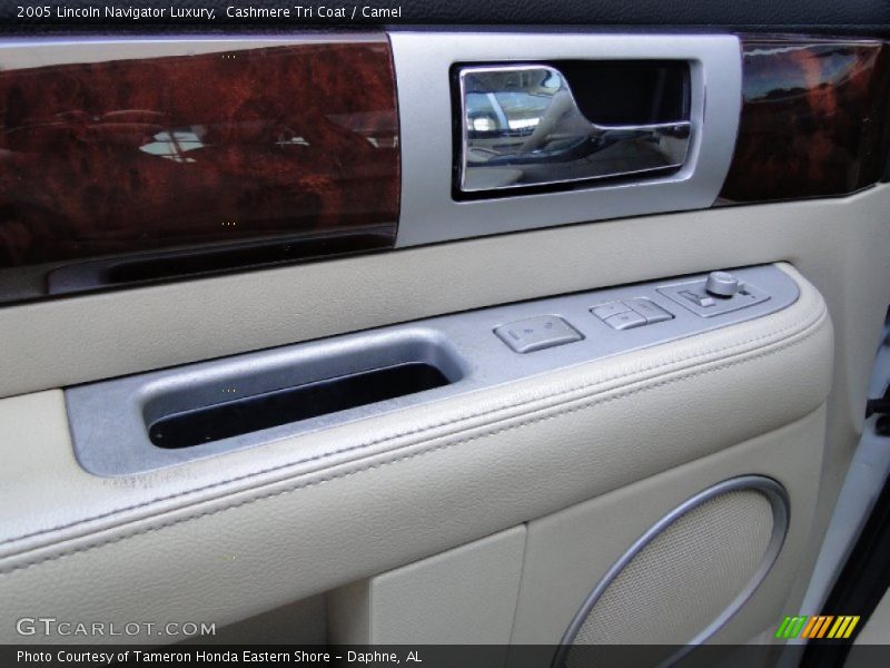 Cashmere Tri Coat / Camel 2005 Lincoln Navigator Luxury