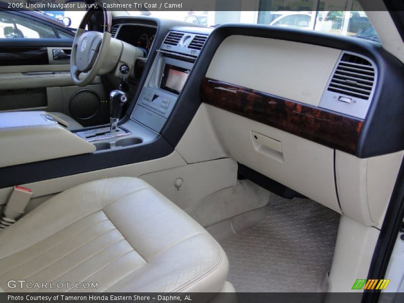 Cashmere Tri Coat / Camel 2005 Lincoln Navigator Luxury