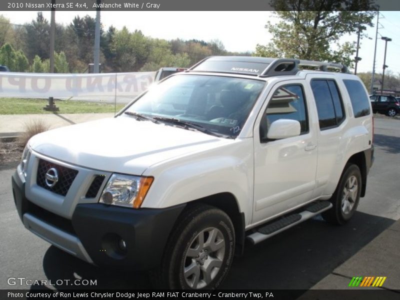 Avalanche White / Gray 2010 Nissan Xterra SE 4x4