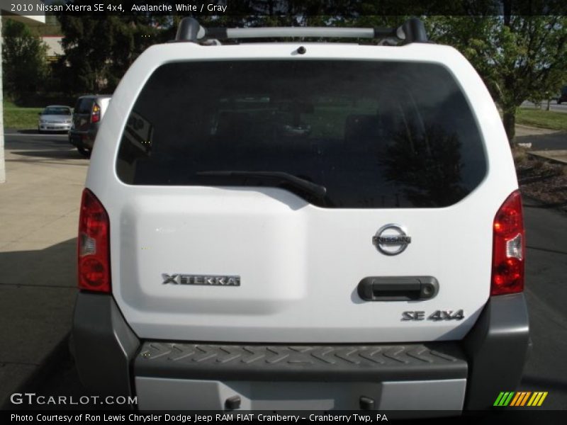 Avalanche White / Gray 2010 Nissan Xterra SE 4x4