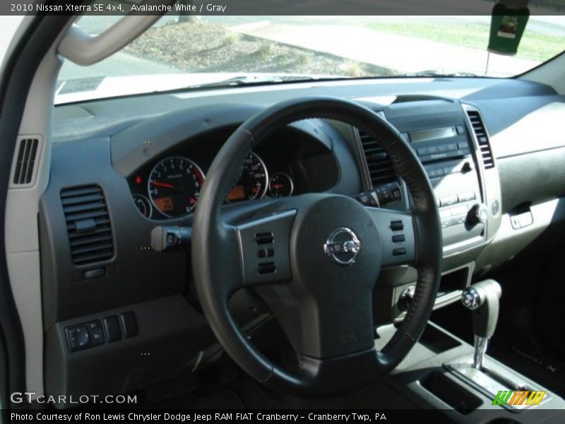 Avalanche White / Gray 2010 Nissan Xterra SE 4x4