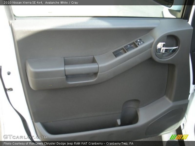 Avalanche White / Gray 2010 Nissan Xterra SE 4x4