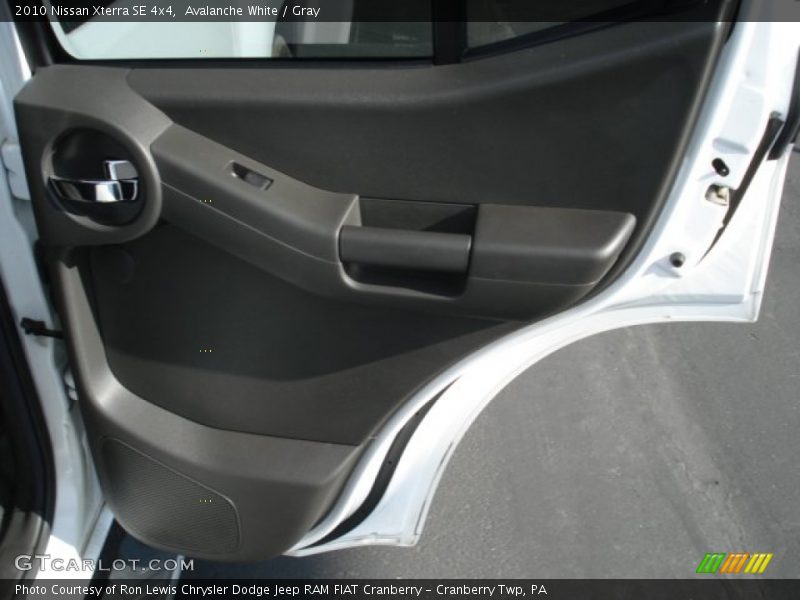 Avalanche White / Gray 2010 Nissan Xterra SE 4x4