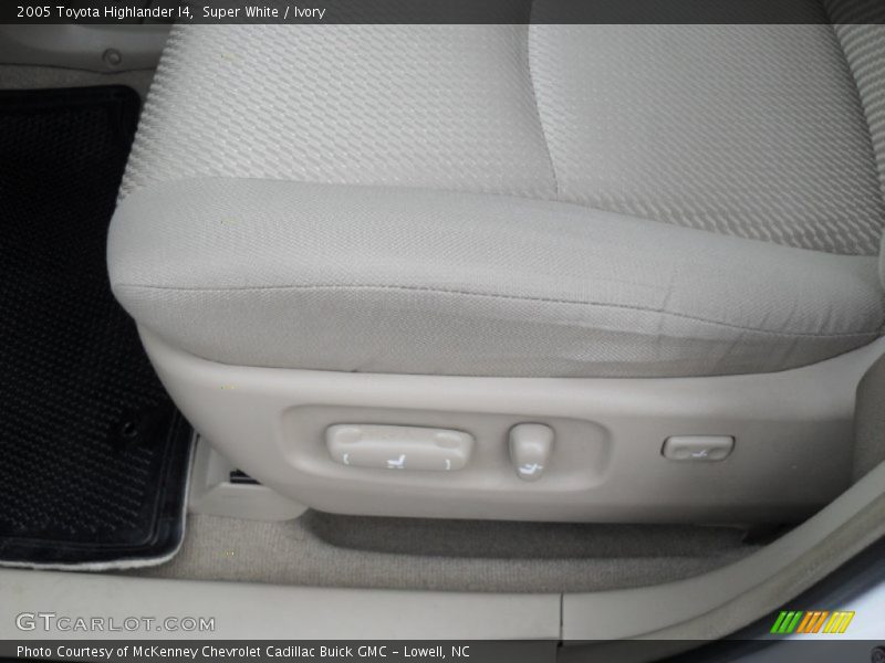 Super White / Ivory 2005 Toyota Highlander I4
