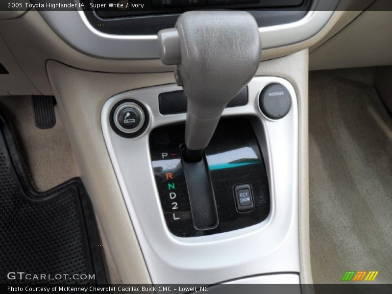 Super White / Ivory 2005 Toyota Highlander I4