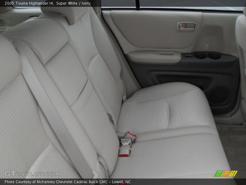 Super White / Ivory 2005 Toyota Highlander I4