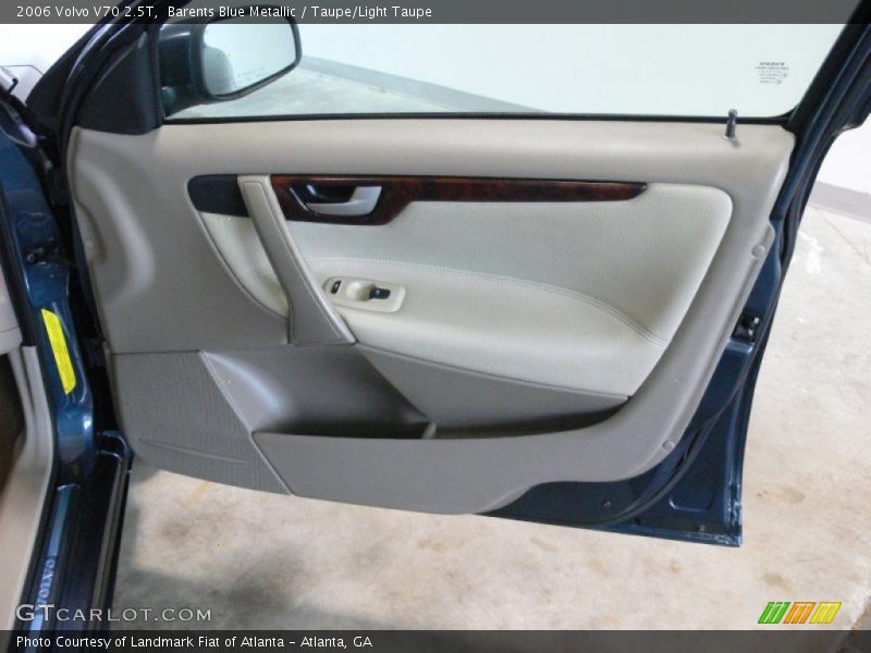 Barents Blue Metallic / Taupe/Light Taupe 2006 Volvo V70 2.5T