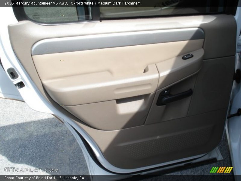 Oxford White / Medium Dark Parchment 2005 Mercury Mountaineer V6 AWD