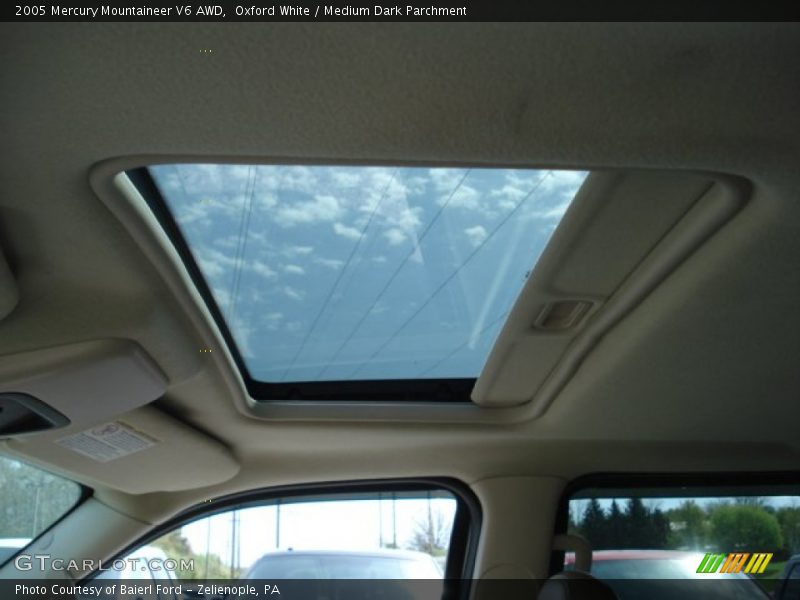 Oxford White / Medium Dark Parchment 2005 Mercury Mountaineer V6 AWD