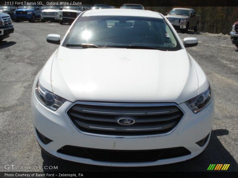 Oxford White / Dune 2013 Ford Taurus SEL