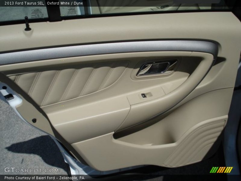 Oxford White / Dune 2013 Ford Taurus SEL