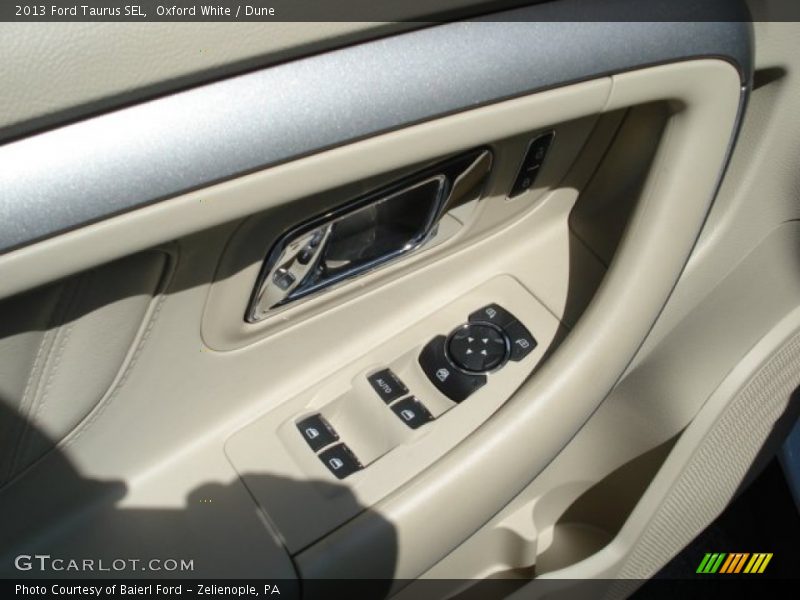 Oxford White / Dune 2013 Ford Taurus SEL