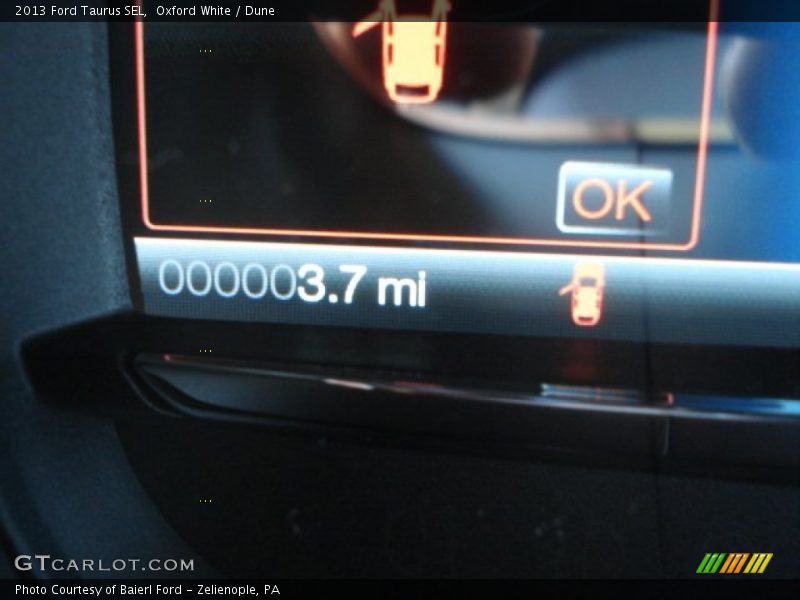 Oxford White / Dune 2013 Ford Taurus SEL