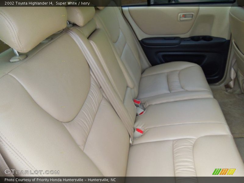 Super White / Ivory 2002 Toyota Highlander I4