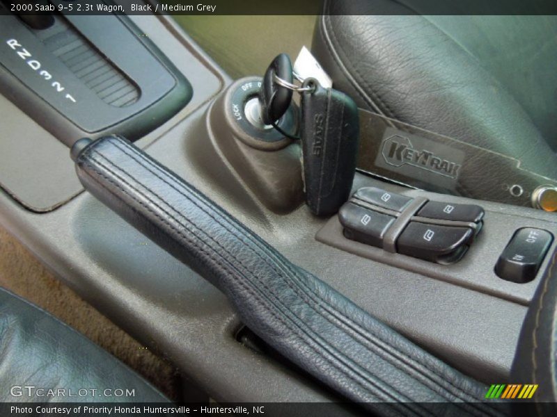 Black / Medium Grey 2000 Saab 9-5 2.3t Wagon