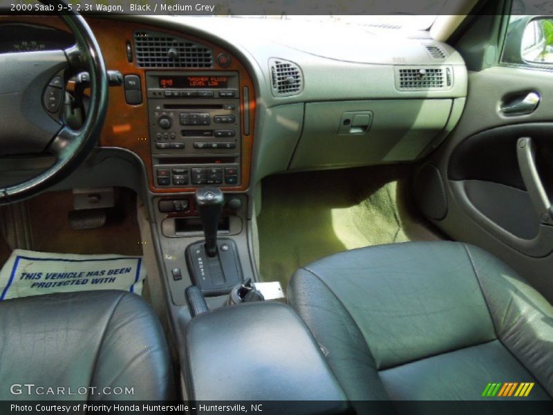 Black / Medium Grey 2000 Saab 9-5 2.3t Wagon