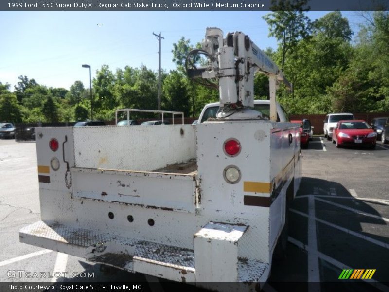 Oxford White / Medium Graphite 1999 Ford F550 Super Duty XL Regular Cab Stake Truck