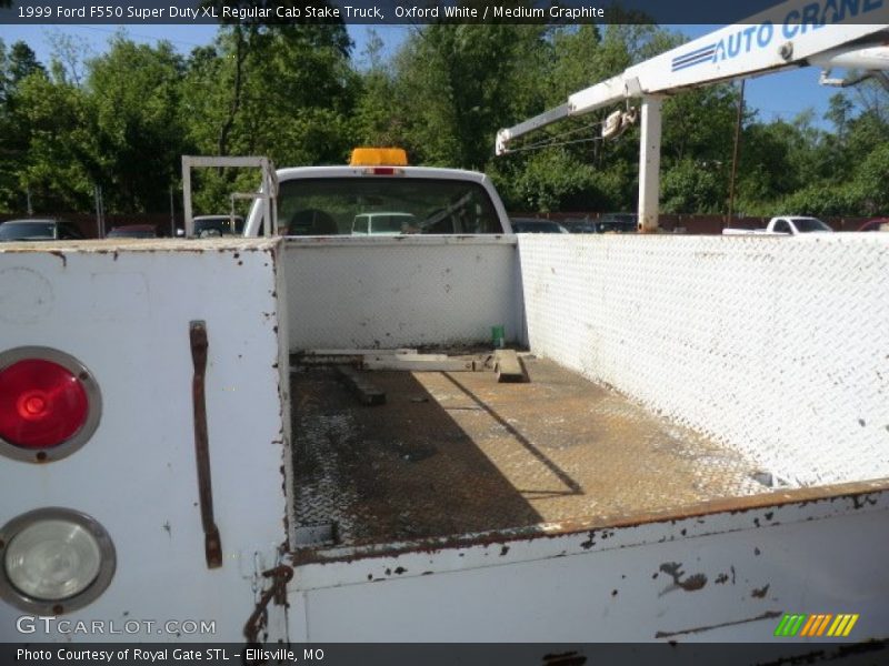 Oxford White / Medium Graphite 1999 Ford F550 Super Duty XL Regular Cab Stake Truck