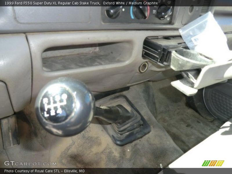 Oxford White / Medium Graphite 1999 Ford F550 Super Duty XL Regular Cab Stake Truck